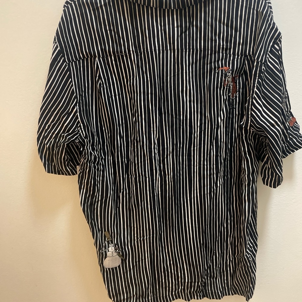 Black and White Casual Button Down Shirt with Short Sleeves and Relaxed Fit
